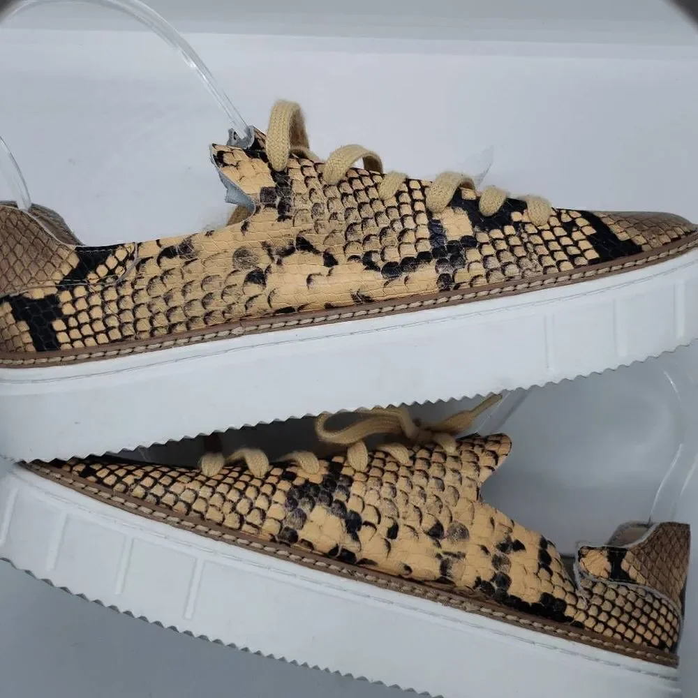 Vince Camuto Women Shoes Lace Up Sneaker Raiza Animal Brown Print Size 9